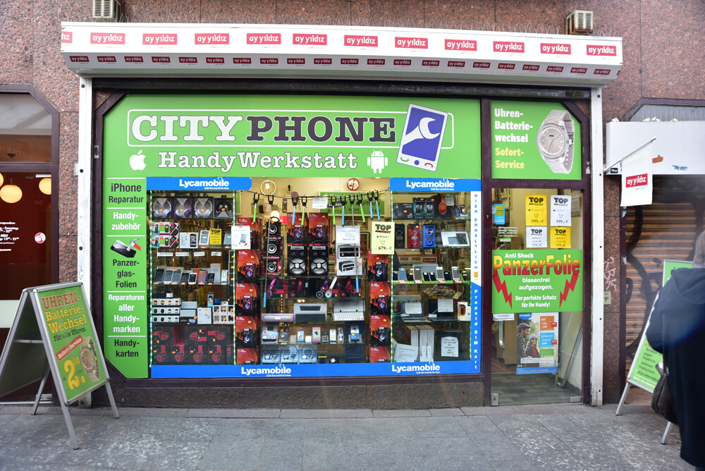 Ladenfassade von City Phone mit großer Auswahl an Handys und Tablets in Bochum